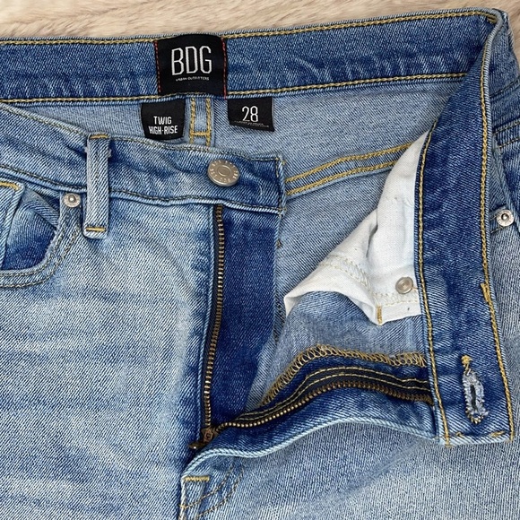 BDG•Urban Outfitters•Twig High-Rise•Jeans - Picture 12 of 14